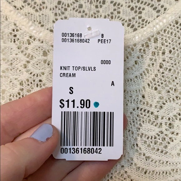 NWT Forever 21 Floral top - Picture 2 of 3